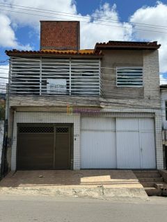 Casa Solta de 205,14m² com 2 quartos (1 suíte) e Ponto Comercial