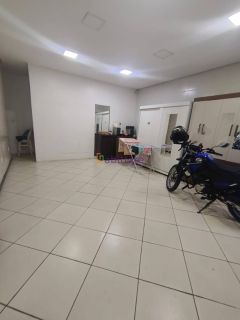 Casa Solta de 205,14m² com 2 quartos (1 suíte) e Ponto Comercial