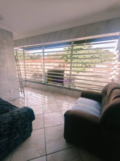 Casa Solta de 205,14m² com 2 quartos (1 suíte) e Ponto Comercial