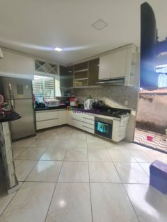 Casa Solta de 205,14m² com 2 quartos (1 suíte) e Ponto Comercial