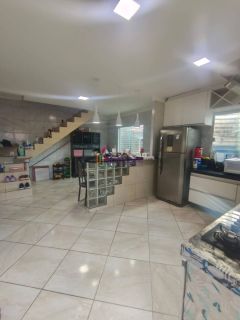Casa Solta de 205,14m² com 2 quartos (1 suíte) e Ponto Comercial