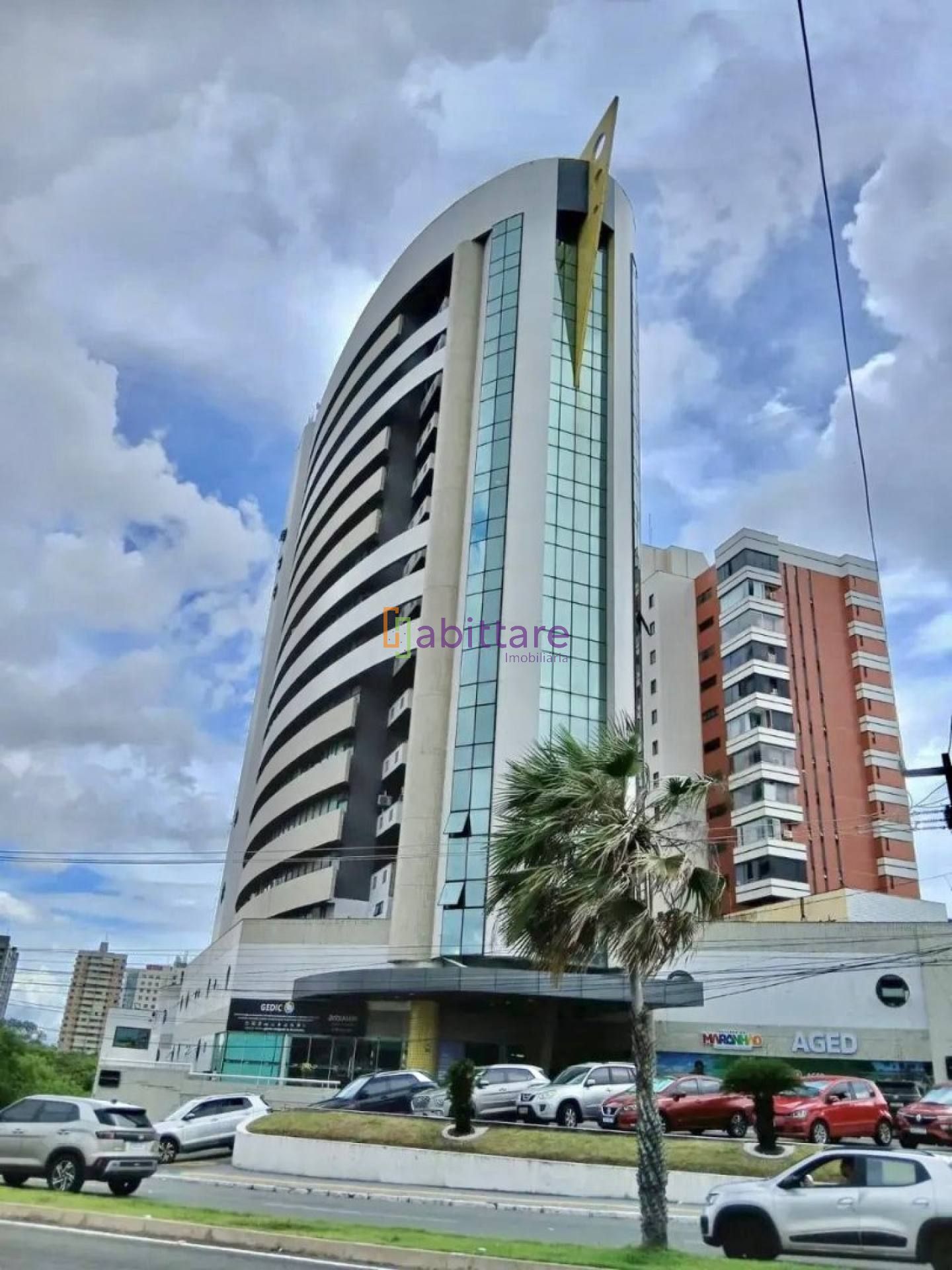 Alugo sala comercial no Edificio Vinicius de Moraes de 75m²