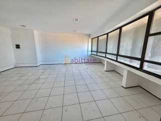 Alugo sala comercial no Edificio Vinicius de Moraes de 75m²