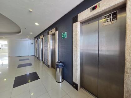 Alugo sala comercial no Edificio Vinicius de Moraes de 75m²
