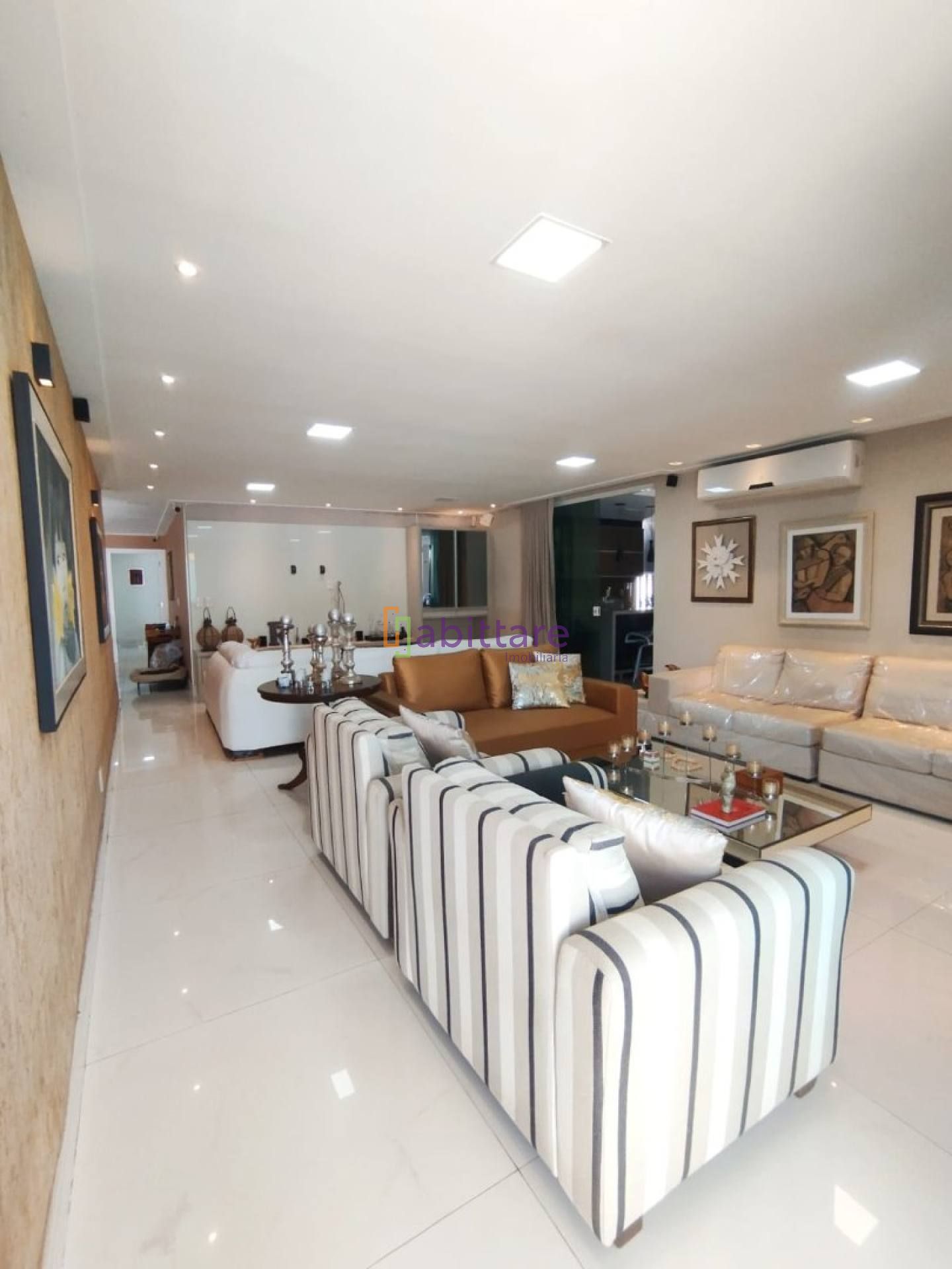 Casa de 420m² com 3 suítes sendo 1 suite master com closet - Parque Atlântico