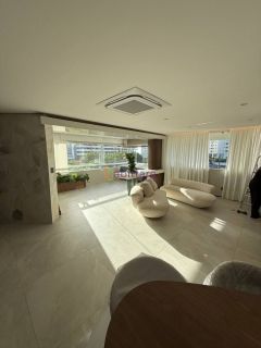 Apartamento no Edifício Olimpus de 234m² totalmente reformado com 4 suítes