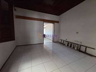 Casa solta no Centro de 150m³ - 3 suítes - Próxima ao Hospital da Criança