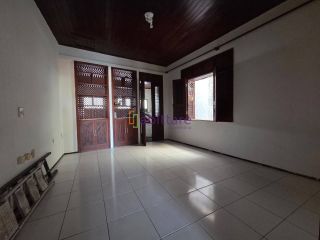 Casa solta no Centro de 150m³ - 3 suítes - Próxima ao Hospital da Criança