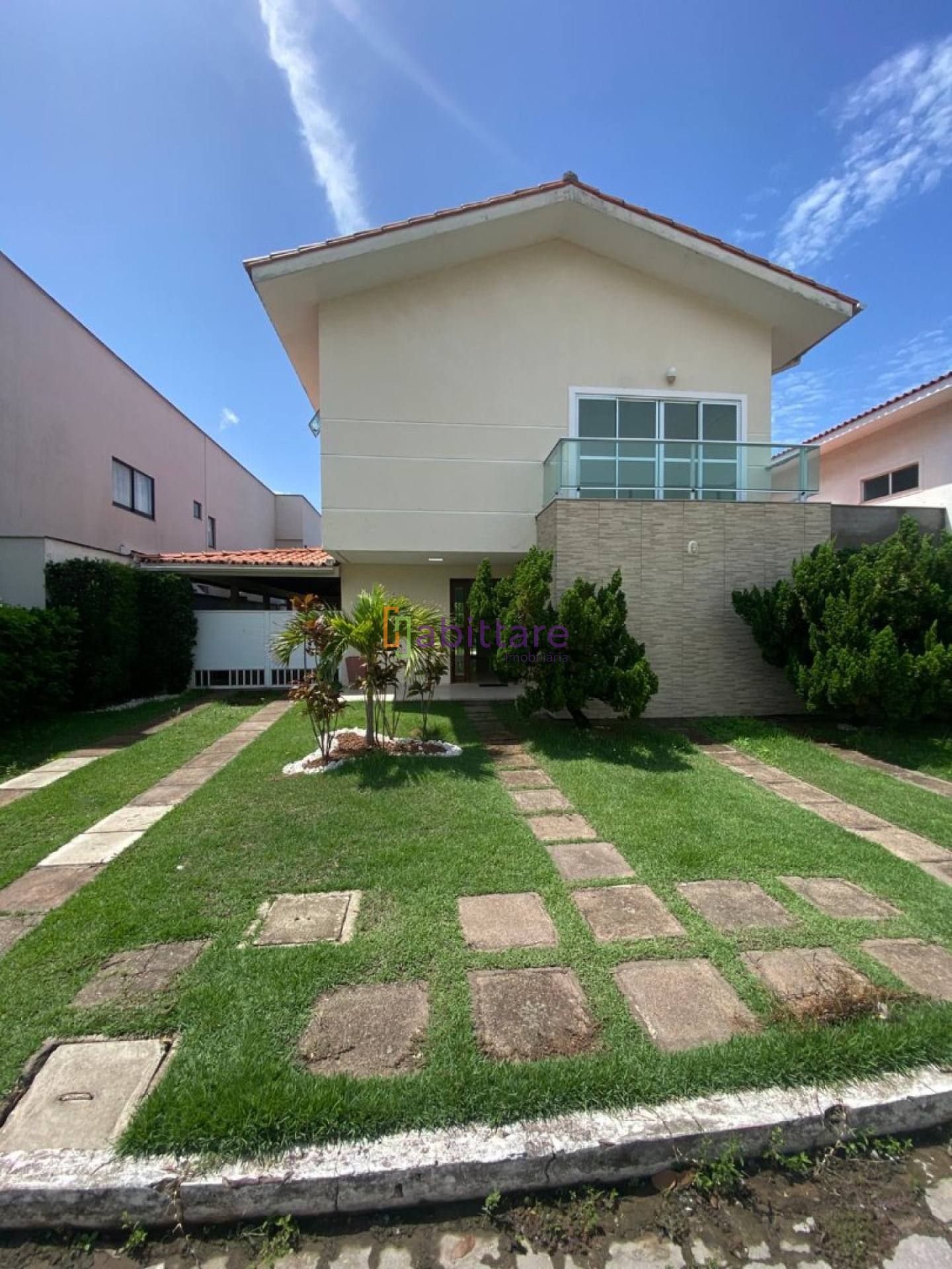 Casa no Cond. Andorra - 4 quartos (3 suítes) com excelente quintal