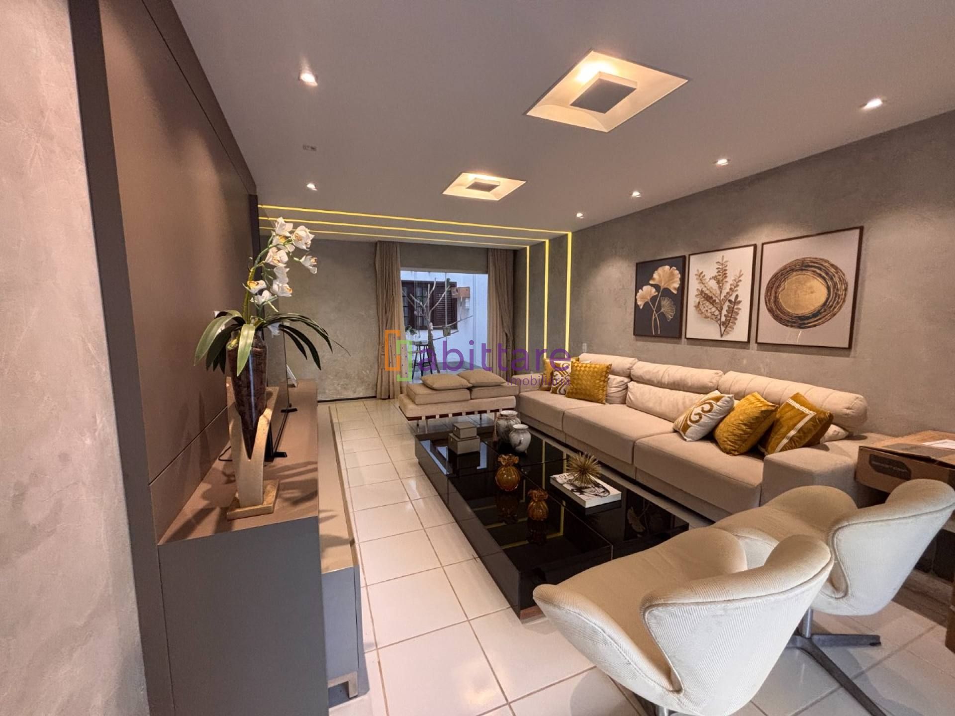 CASA DUPLEX MOBILIADA + PONTO COMERCIAL | 4 SUÍTES | 300m²