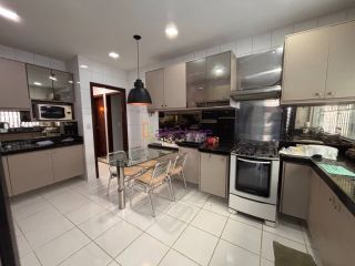 CASA DUPLEX MOBILIADA + PONTO COMERCIAL | 4 SUÍTES | 300m²