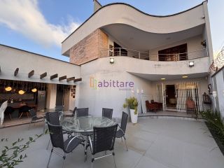 CASA DUPLEX MOBILIADA + PONTO COMERCIAL | 4 SUÍTES | 300m²