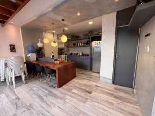 CASA DUPLEX MOBILIADA + PONTO COMERCIAL | 4 SUÍTES | 300m²