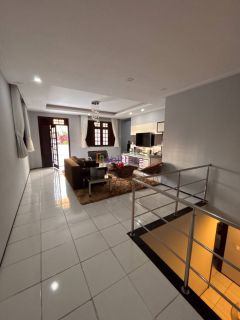CASA DUPLEX MOBILIADA + PONTO COMERCIAL | 4 SUÍTES | 300m²