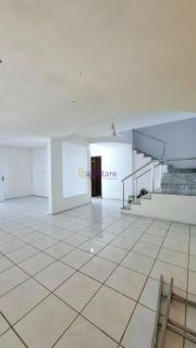 Casa duplex de 382m² com 5 suítes no Jardim Libanês/Olho D'água