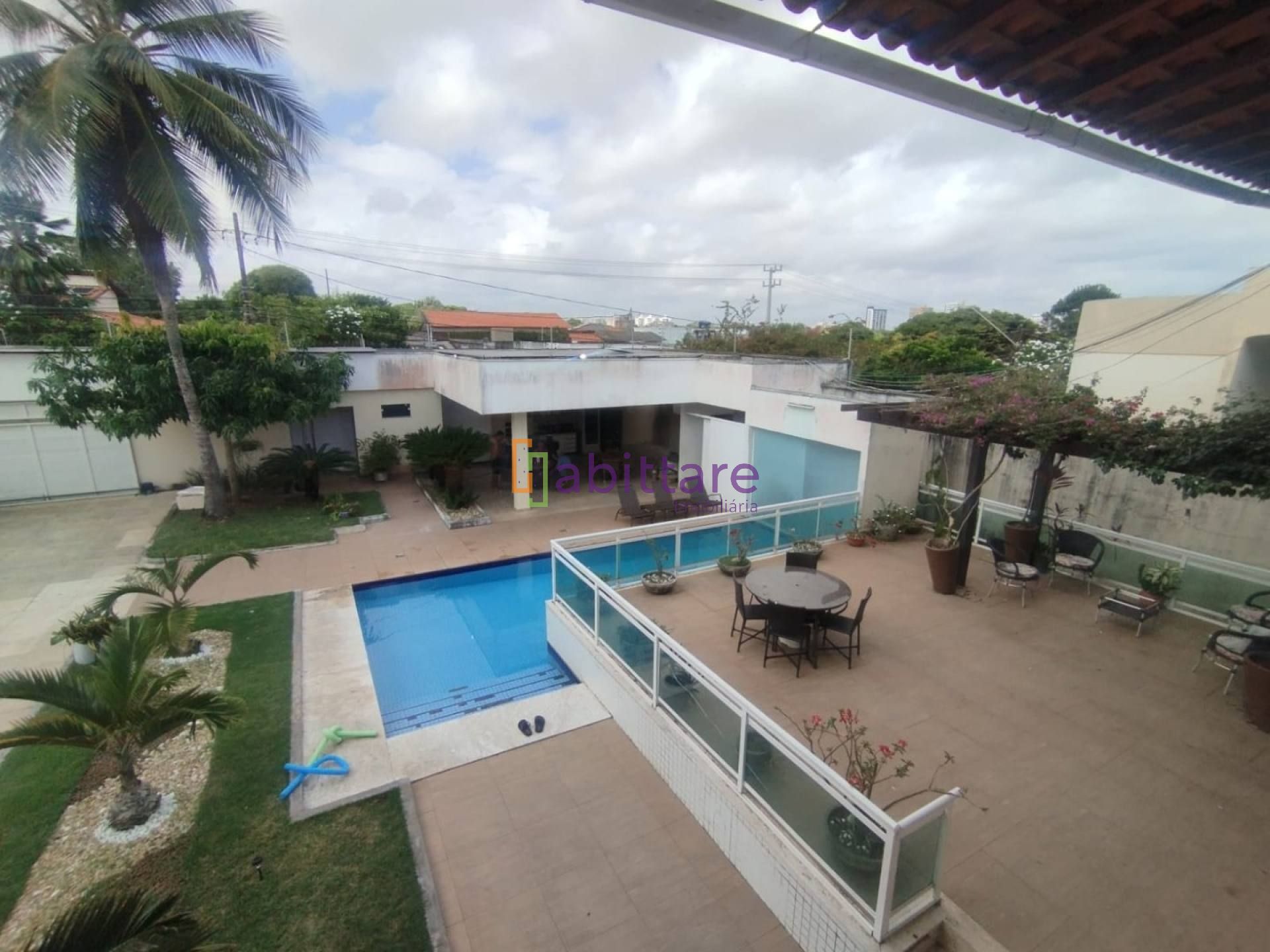 MANSÃO DUPLEX DE 800m² À VENDA NO OLHO D'ÁGUA – LADO PRAIA | PORTEIRA FECHADA