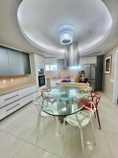 Apartamento exclusivo com fino acabamento no Ed. Paris de 370m² - Calhau