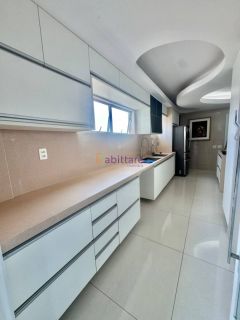 Apartamento exclusivo com fino acabamento no Ed. Paris de 370m² - Calhau