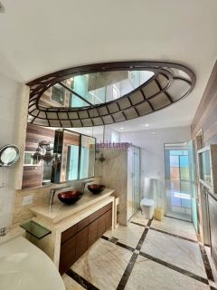 Apartamento exclusivo com fino acabamento no Ed. Paris de 370m² - Calhau