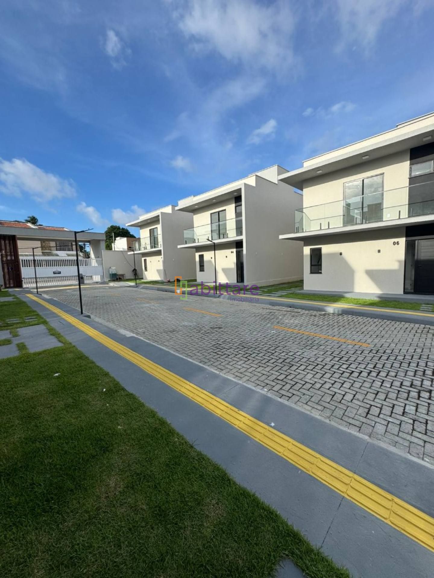 Dom Antonio - Casa NOVA duplex de 136m² com 3 quartos (1 suíte) no Turu