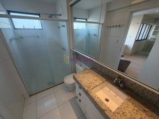 Locação no Edifício Nazeu Quadros de 163m2 com 3 suítes - Vista Mar
