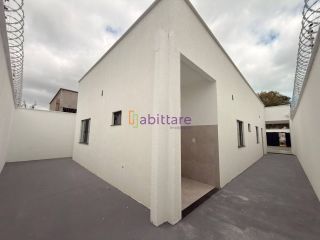 CASA SOLTA NASCENTE NO ARAÇAGY PERTO DA AVENIDA NORTE.