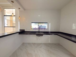 CASA SOLTA NASCENTE NO ARAÇAGY PERTO DA AVENIDA NORTE.