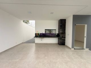 CASA SOLTA NASCENTE NO ARAÇAGY PERTO DA AVENIDA NORTE.