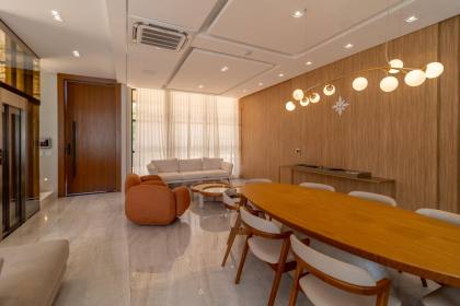 Casa duplex mobiliada de 404m² com 4 suítes no Alphaville Araçagy
