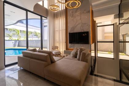Casa duplex mobiliada de 404m² com 4 suítes no Alphaville Araçagy