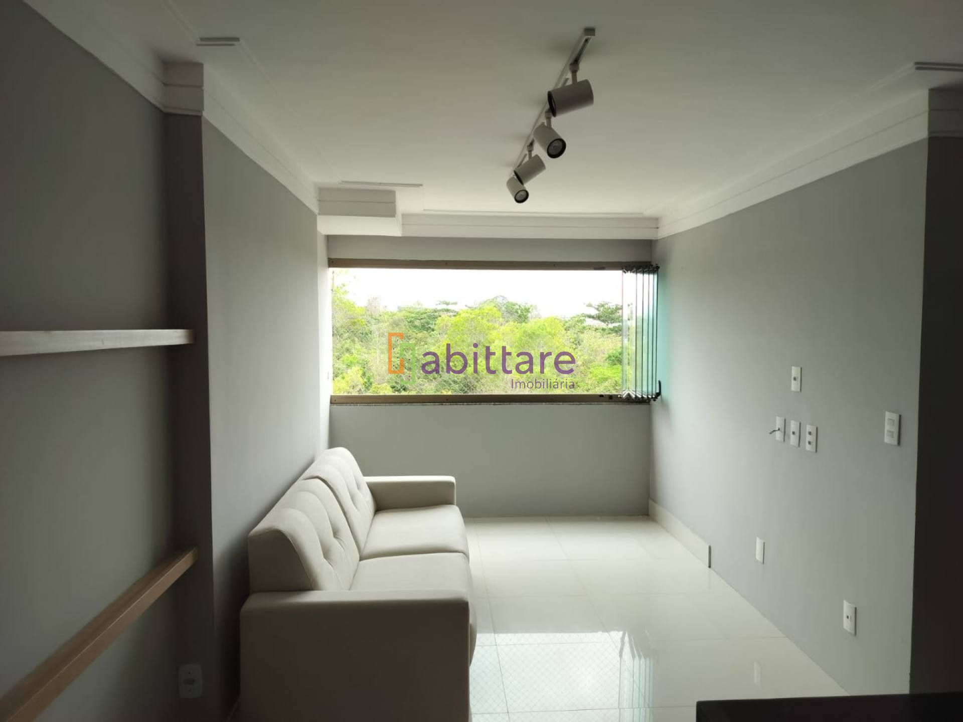 Alugo apartamento semi mobiliado com 2 quartos (1 suíte) no Jardim Renascença