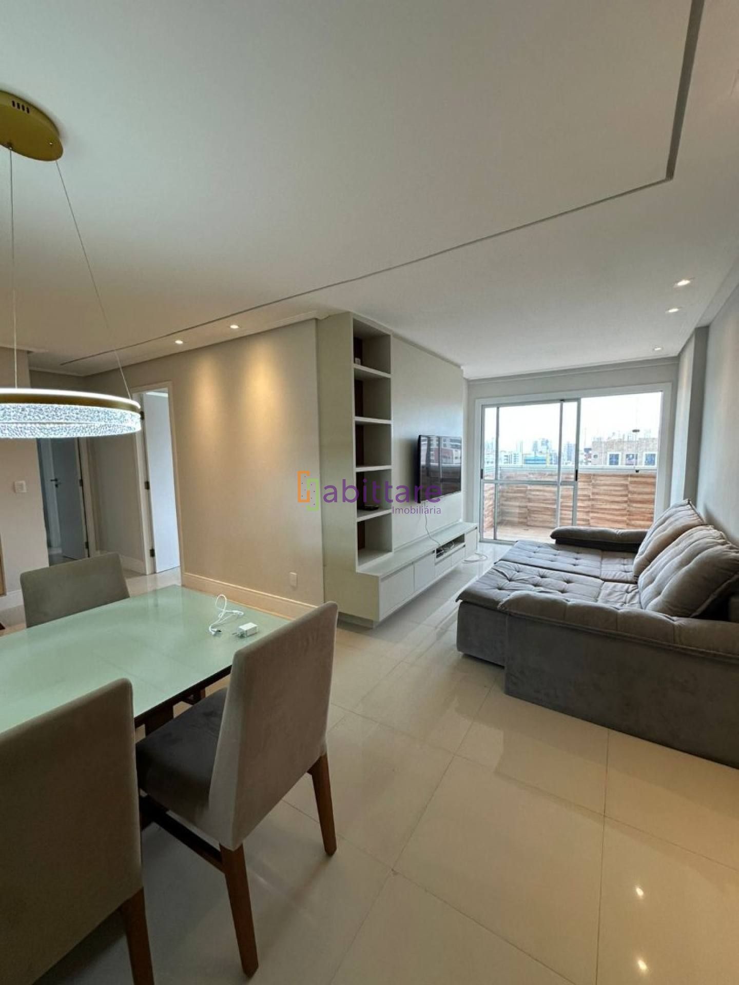Apartamento de 92m² com 2 quartos (1 suíte com closet) no Versatille Condominium