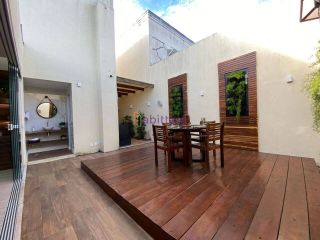 Casa de condomínio no Quintas do Calhau com 170m², 3 quartos (1 suíte) e espaço gourmet com piscina