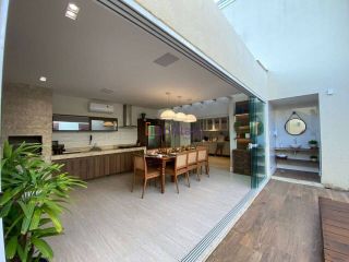 Casa de condomínio no Quintas do Calhau com 170m², 3 quartos (1 suíte) e espaço gourmet com piscina