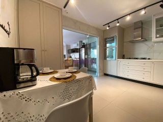 Casa de condomínio no Quintas do Calhau com 170m², 3 quartos (1 suíte) e espaço gourmet com piscina