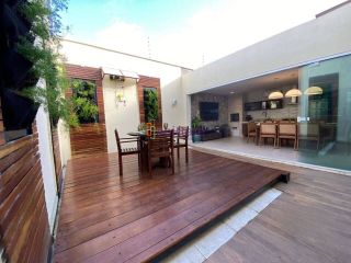 Casa de condomínio no Quintas do Calhau com 170m², 3 quartos (1 suíte) e espaço gourmet com piscina