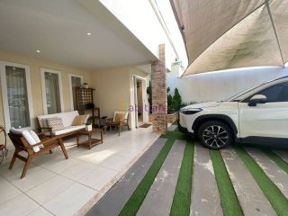 Casa de condomínio no Quintas do Calhau com 170m², 3 quartos (1 suíte) e espaço gourmet com piscina
