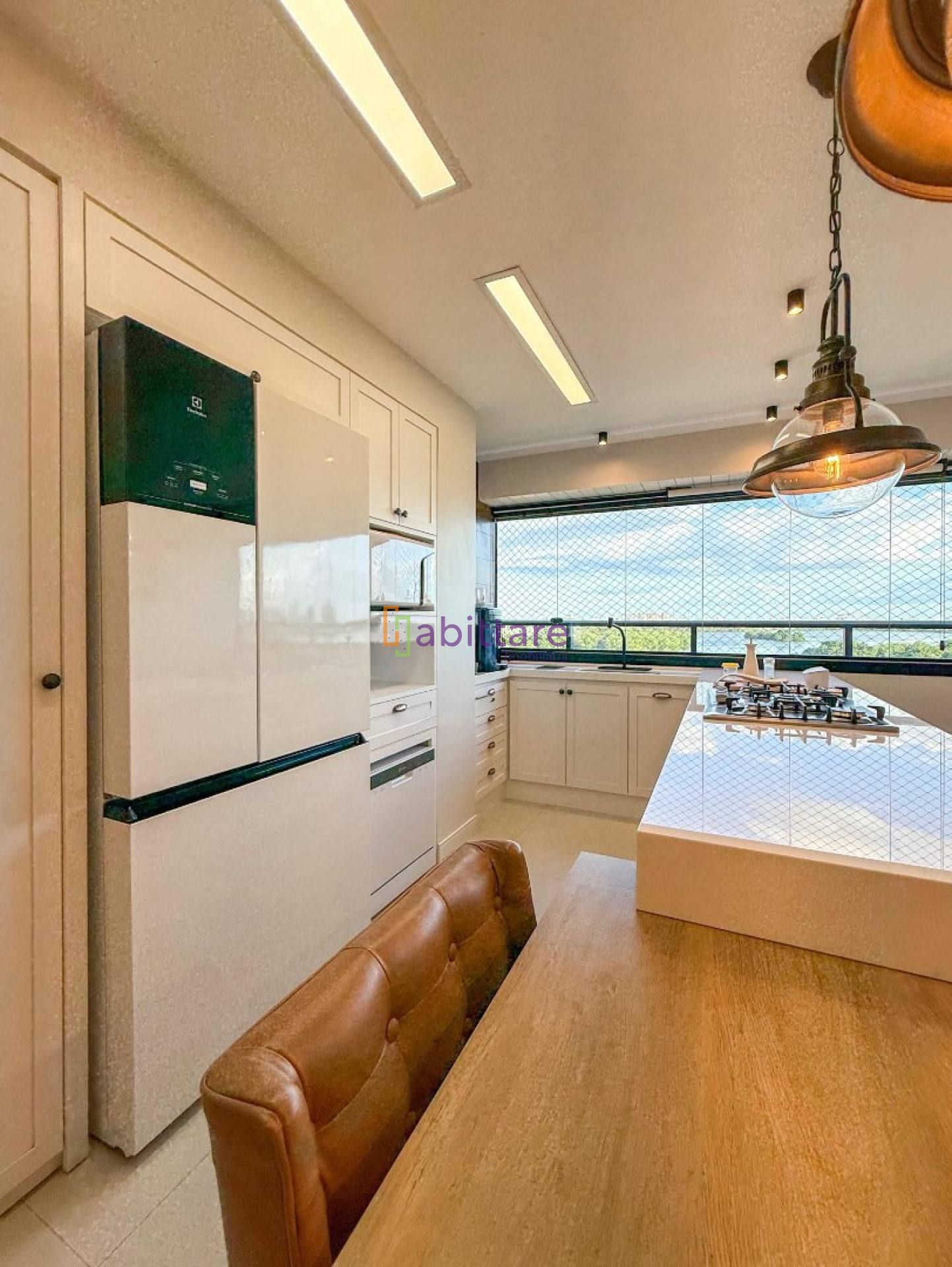 Apartamento de 95m² com fino acabamento, 2 suítes no Edifício Vila Lagoa