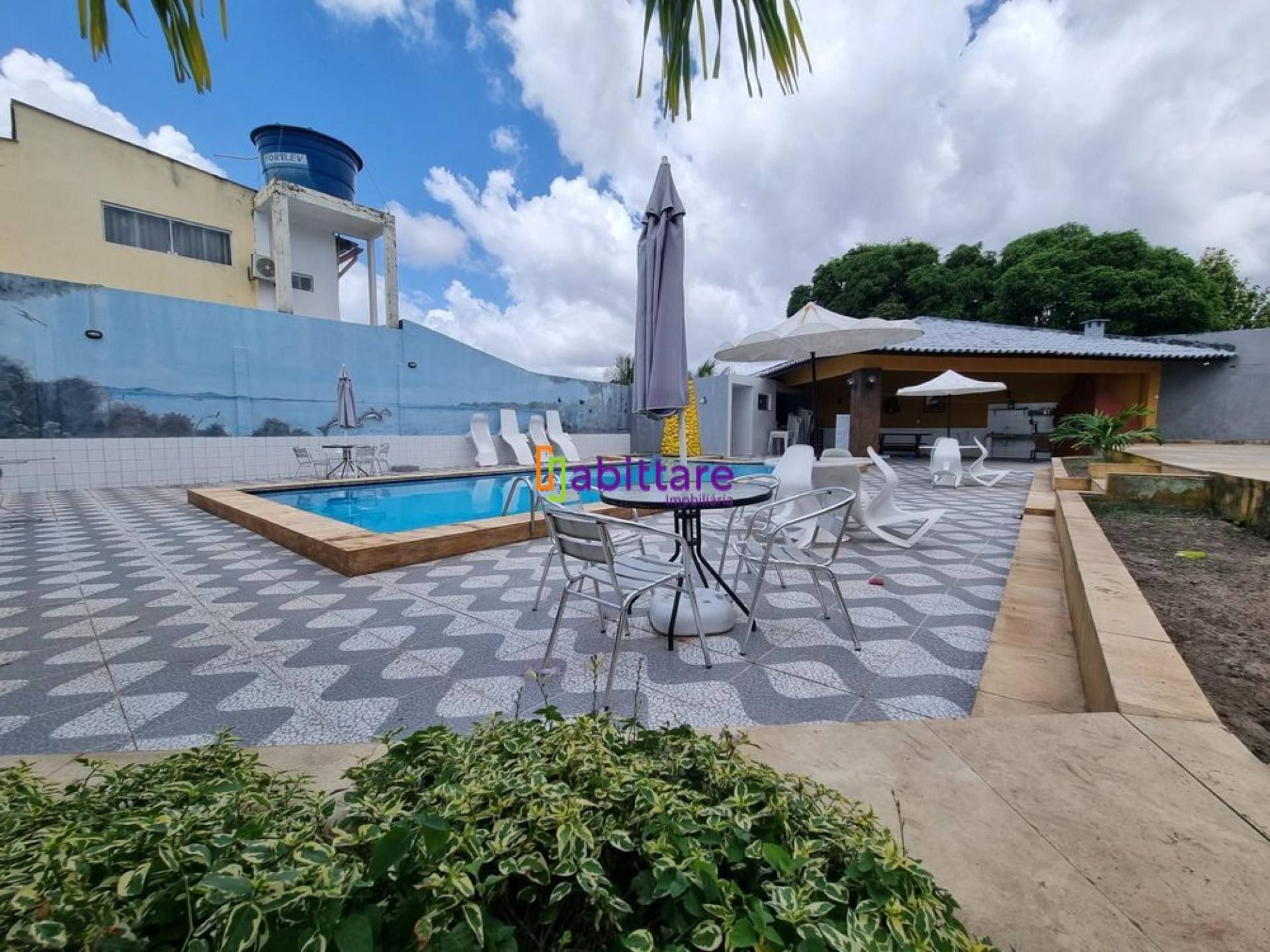 Mansão no Jardim Atlântico - Olho D´Agua, próx da Av. Rei de França - 1800m².