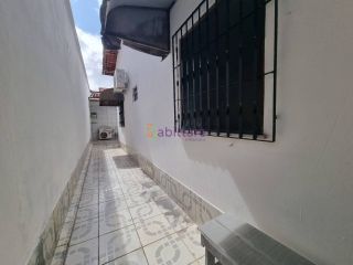 Alugo casa em Condomínio na Rua do Aririzal.
