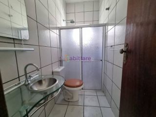 Alugo casa em Condomínio na Rua do Aririzal.