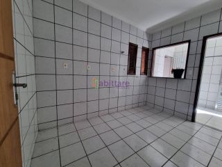 Alugo casa em Condomínio na Rua do Aririzal.