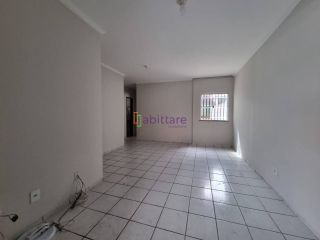 Alugo casa em Condomínio na Rua do Aririzal.