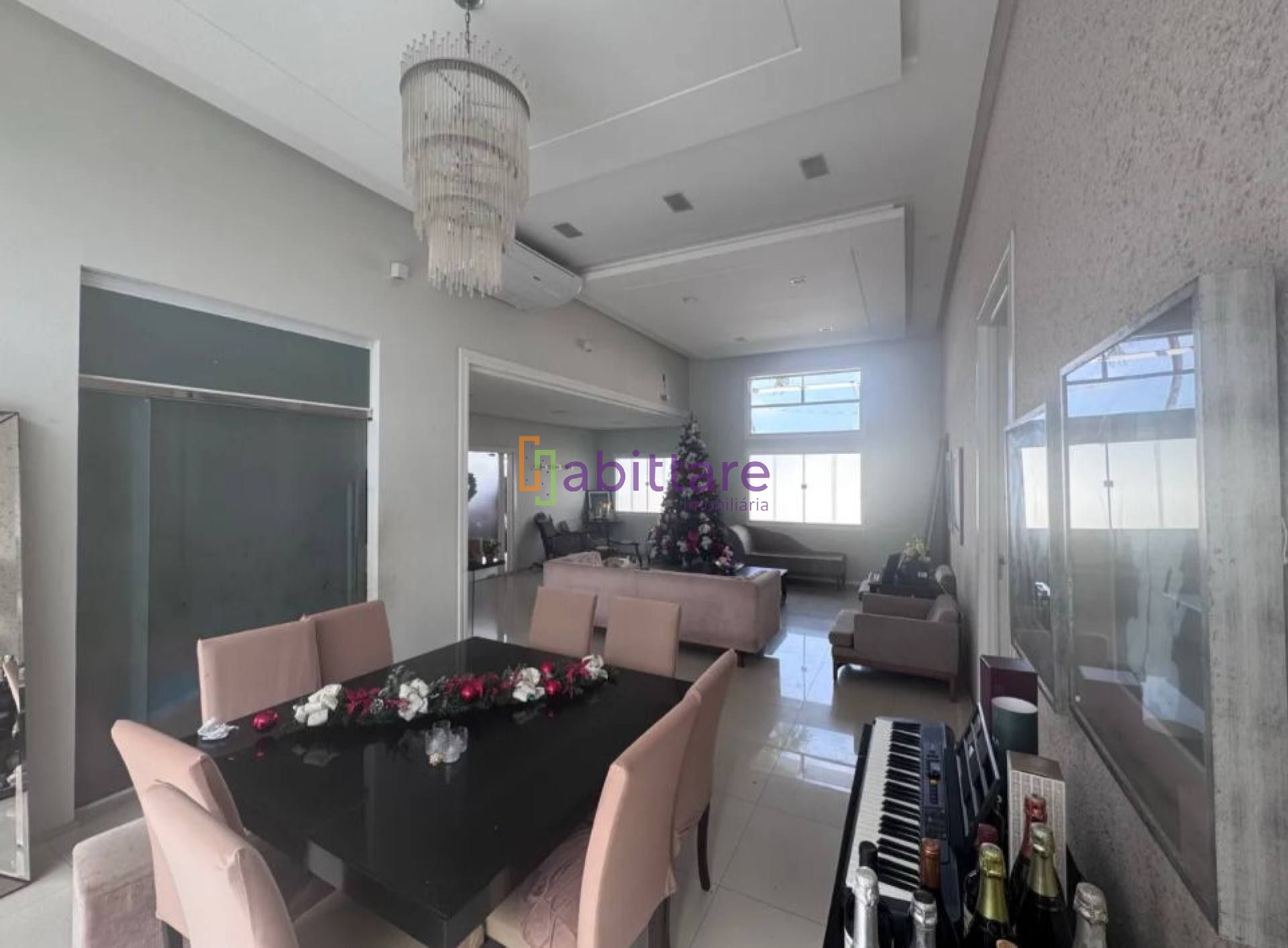 Casa no Condomínio Golden Green com 4 suítes - Olho D'água