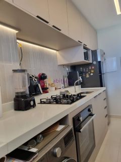 Alugo apto mobiliado com fino acabamento o Arpoador , Calhau de 60m², 02 quartos.