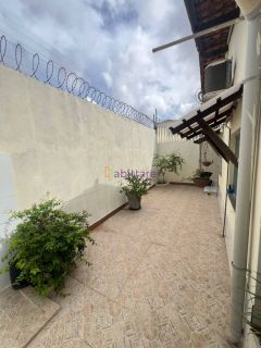 Casa no Condomínio Itaparica com 3 quartos (2 suítes) na Av Mário Andreazza