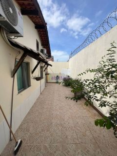 Casa no Condomínio Itaparica com 3 quartos (2 suítes) na Av Mário Andreazza