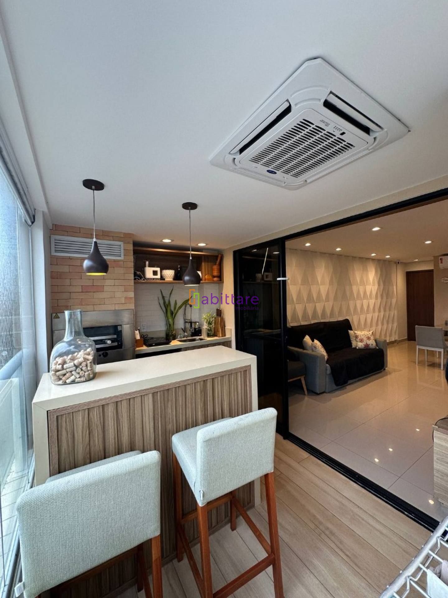 Edifício Dellamare - Apartamento de 110m² com 03 suítes na Ponta do Farol.