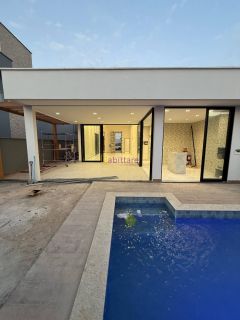 Casa de 180m² no Condomínio Damha com 03 suítes (1 master com closet)