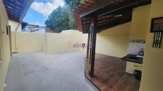 Casa no Condomínio Madri de 347m², 3 quartos na rua do Aririzal